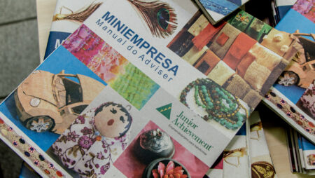 Senac inicia novas turmas do Programa Miniempresas em parceria com a Junior Achievement