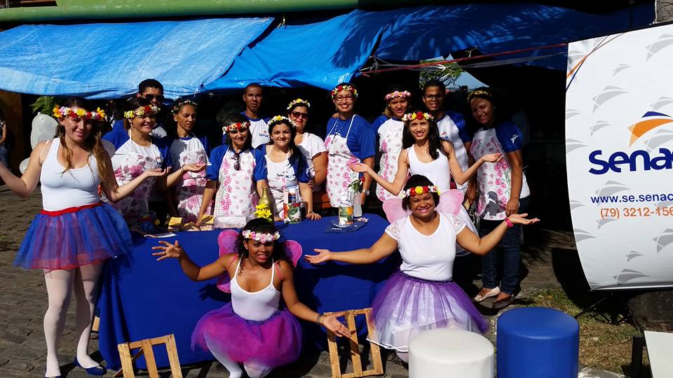 Alunos desenvolvem atividade na Passarela das Flores, no Mercado Central de Aracaju