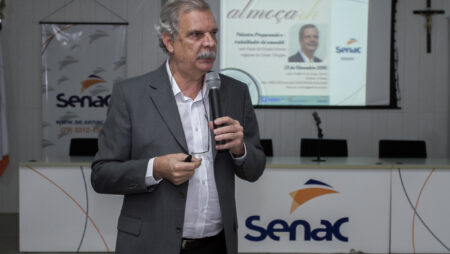 Diretor Regional do Senac profere palestra em evento da ABRH/SE