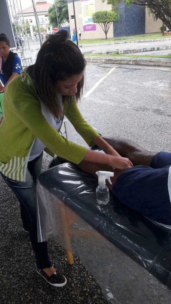 Alunos de Massoterapia participam de Corrida do Trabalhador 2017