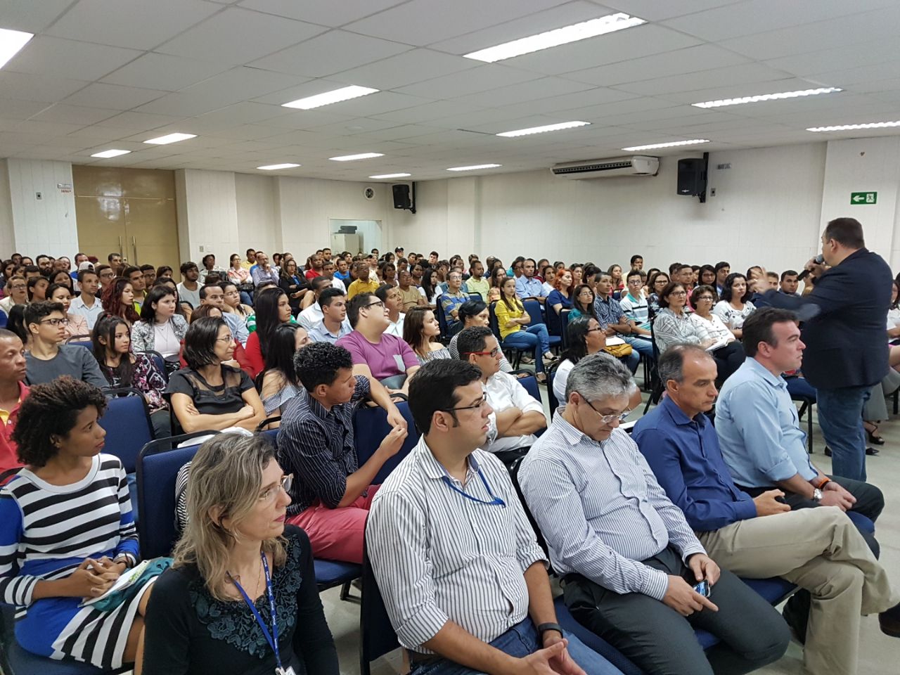 Público lota auditório para palestra sobre empreendedorismo   