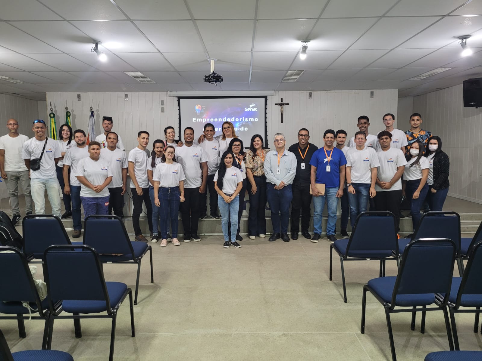 Alunos do curso de garçom participam de palestras sobre saúde, cuidados pessoais e empreendedorismo