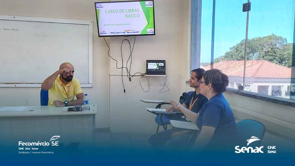 Intérpretes de Libras garantem inclusão de alunos surdos nos cursos do ...