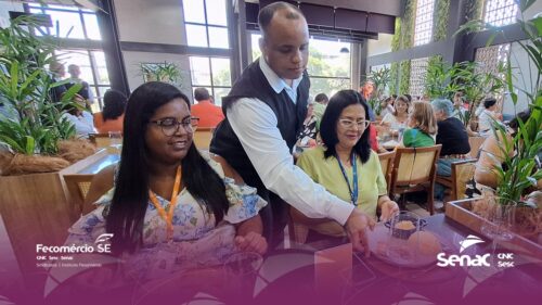 Alunos do curso de Garçom de Tobias Barreto têm aula prática no Restaurante Escola do Senac