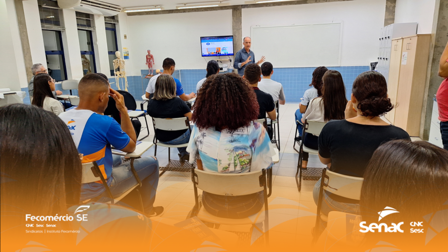 Diretor do Conselho de Administração participa de roda de conversa com alunos do Senac