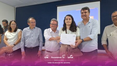 Senac entrega 60 certificados de conclusão de cursos em Estância