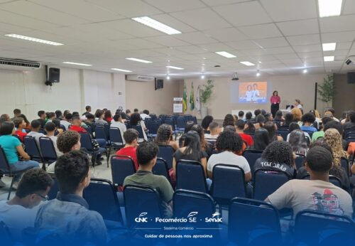 Jovens dos cursos de aprendizagem são recepcionados no Senac SE 