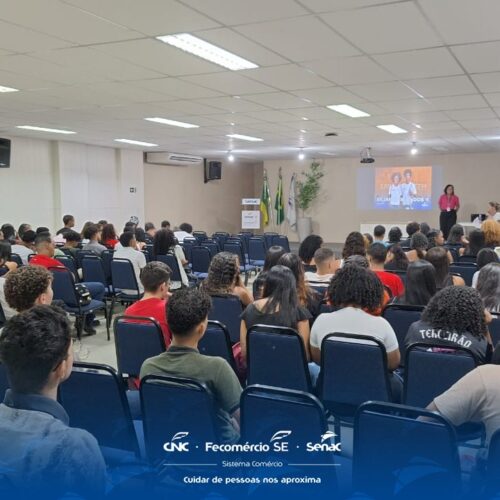Jovens dos cursos de aprendizagem são recepcionados no Senac SE 