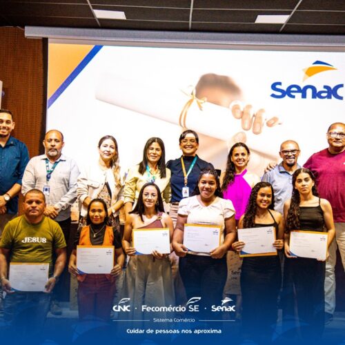 Senac faz entrega de certificados de conclusão de cursos em Simão Dias