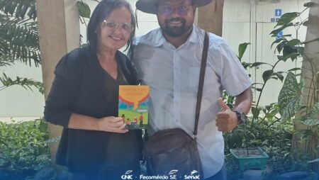 Representante do Senac SE marca presença em lançamento de livro sobre capacitismo e inclusão 