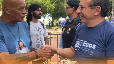 Semana S: Senac SE faz entrega de tênis a pessoas em situação de vulnerabilidade social