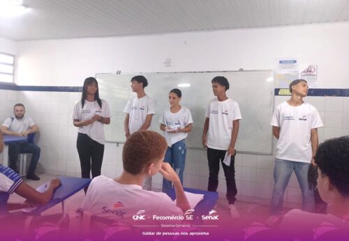 Aprendizes do Senac Sergipe levam educação financeira a alunos do ensino fundamental de São Cristóvão