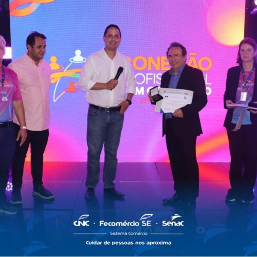 Profissionais do Senac recebem homenagens do CRA-SE