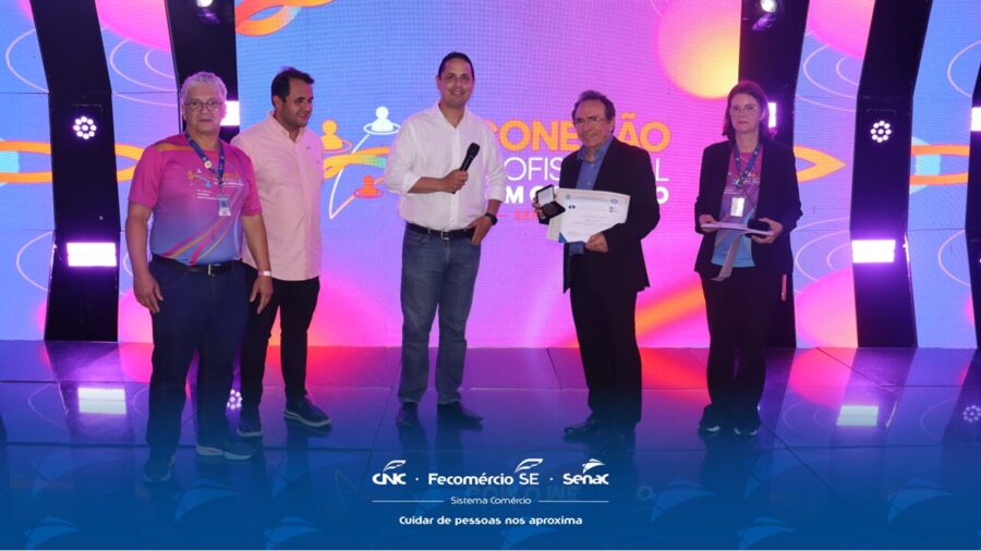 Profissionais do Senac recebem homenagens do CRA-SE