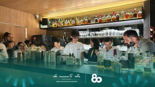 Alunos do curso de bartender do Senac SE realizam visita técnica em coquetelaria de Aracaju 