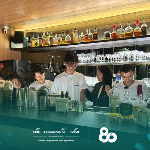 Alunos do curso de bartender do Senac SE realizam visita técnica em coquetelaria de Aracaju 