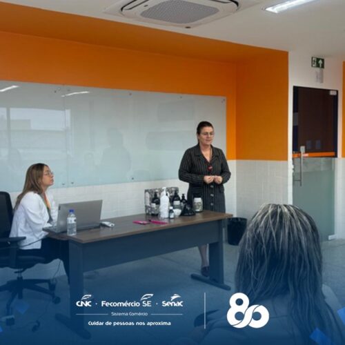 Senac Sergipe realiza nivelamento técnico sobre cabelos crespos e cacheados para docentes em Itabaiana