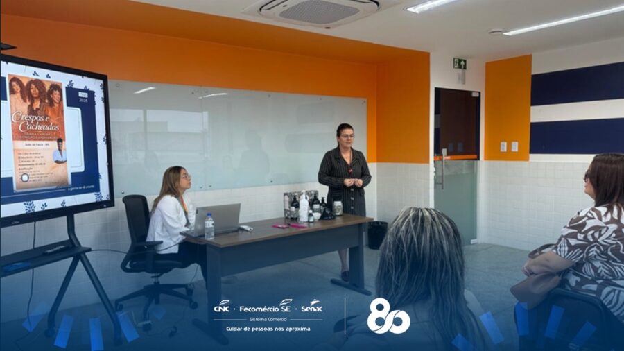 Senac Sergipe realiza nivelamento técnico sobre cabelos crespos e cacheados para docentes em Itabaiana