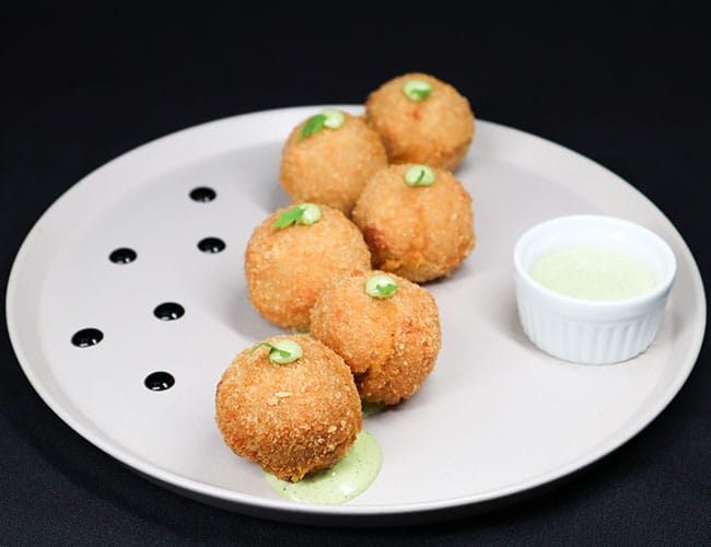 Bolinho de Moqueca de Camarão