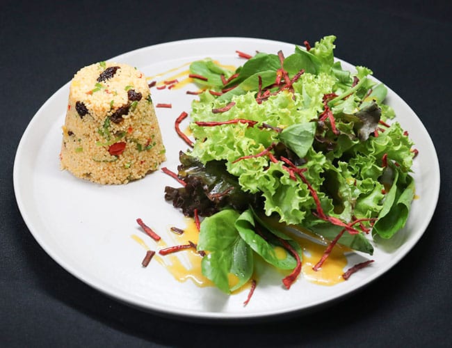 Salada de Folhas com Couscus Marroquino